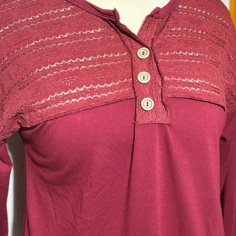 7th Ray 2X Women's Red Button-Up Top - Picture 3 of 8